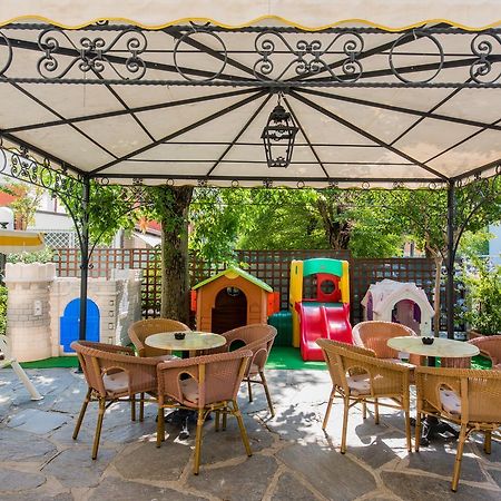 Hotel Donatello Чезенатико Экстерьер фото