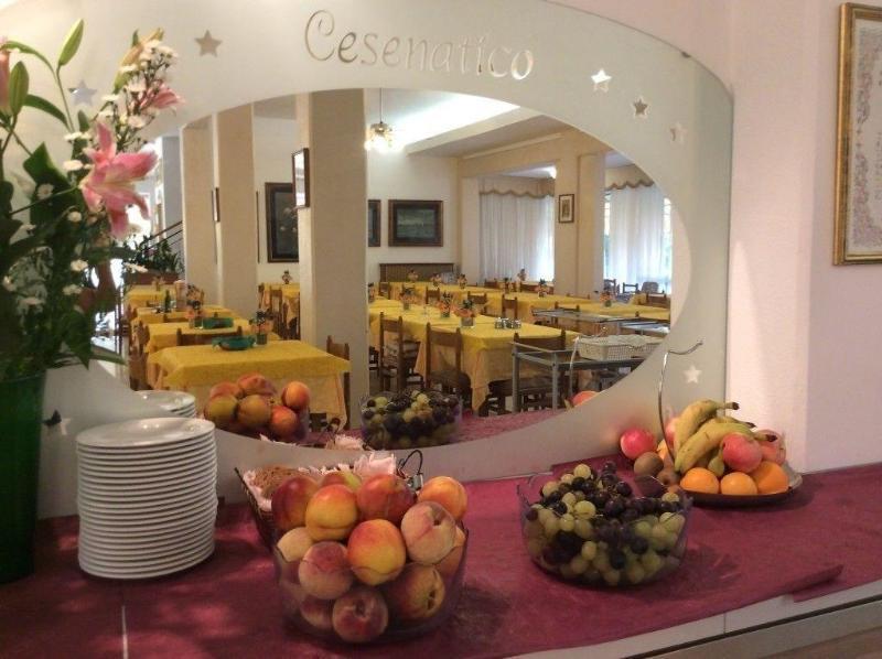 Hotel Donatello Чезенатико Экстерьер фото
