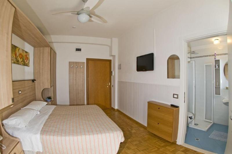 Hotel Donatello Чезенатико Экстерьер фото