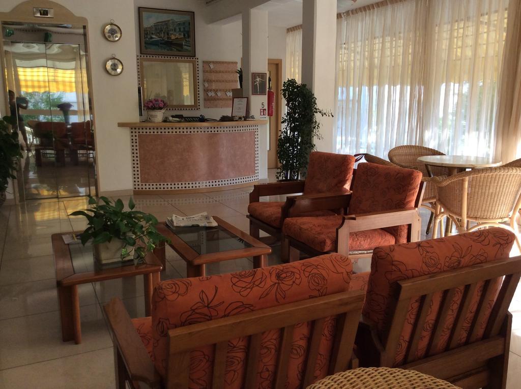 Hotel Donatello Чезенатико Экстерьер фото
