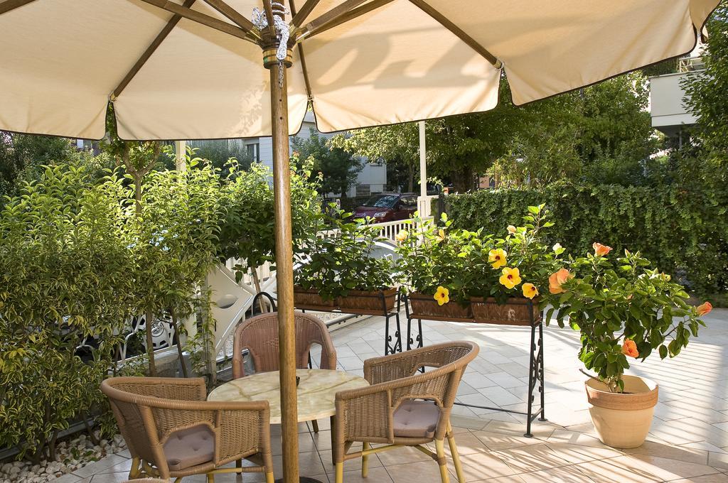 Hotel Donatello Чезенатико Экстерьер фото